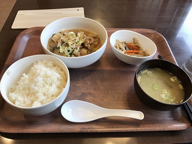 やまちゃん食堂モツ鍋ランチ